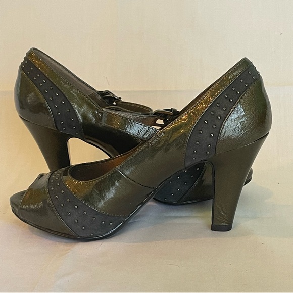 Sofft Raine Pewter Patent Pumps - Picture 3 of 13
